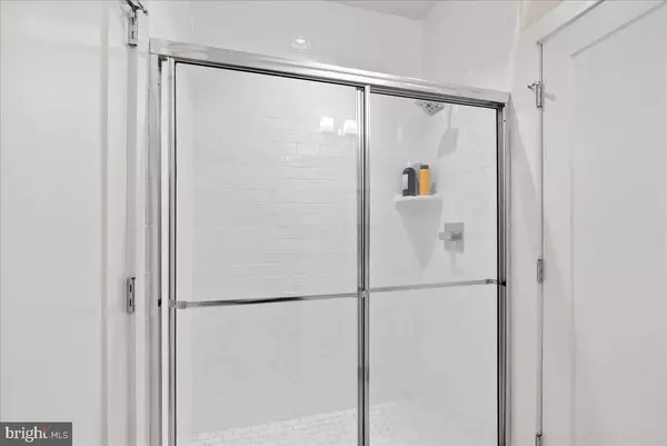 Chantilly, VA 20151,4902 TRAIL VISTA LN