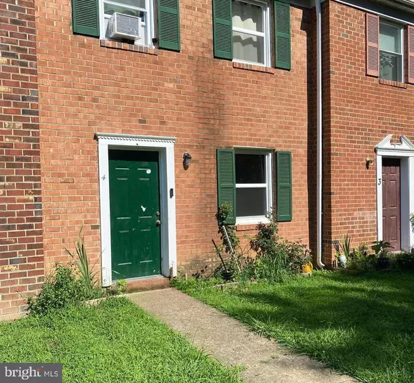 4 MANCHESTER CT, Fredericksburg, VA 22408