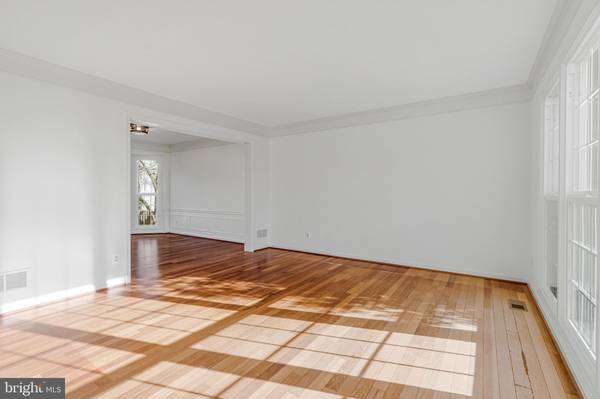 Leesburg, VA 20176,714 CLAIRMONT CT NE