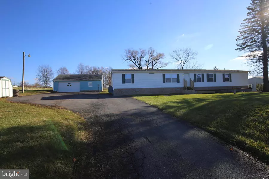 2437 LEBANON RD, Manheim, PA 17545