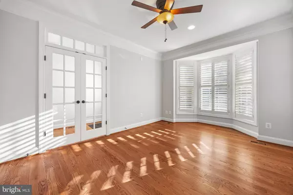 Alexandria, VA 22308,8047 FAIRFAX RD