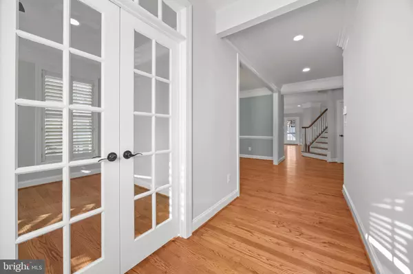 Alexandria, VA 22308,8047 FAIRFAX RD