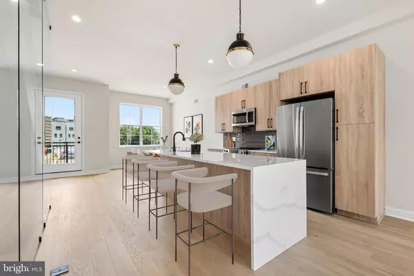 Philadelphia, PA 19131,4032 (4050) MARILYN (CONSHOHOCKEN AVE) DR