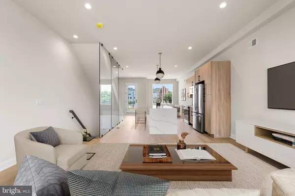 Philadelphia, PA 19131,4032 (4050) MARILYN (CONSHOHOCKEN AVE) DR