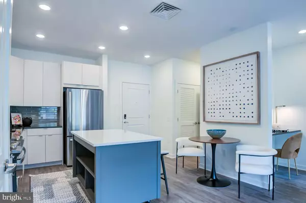 Philadelphia, PA 19123,501-31 N COLUMBUS BLVD #TOWNHOUSE + DEN