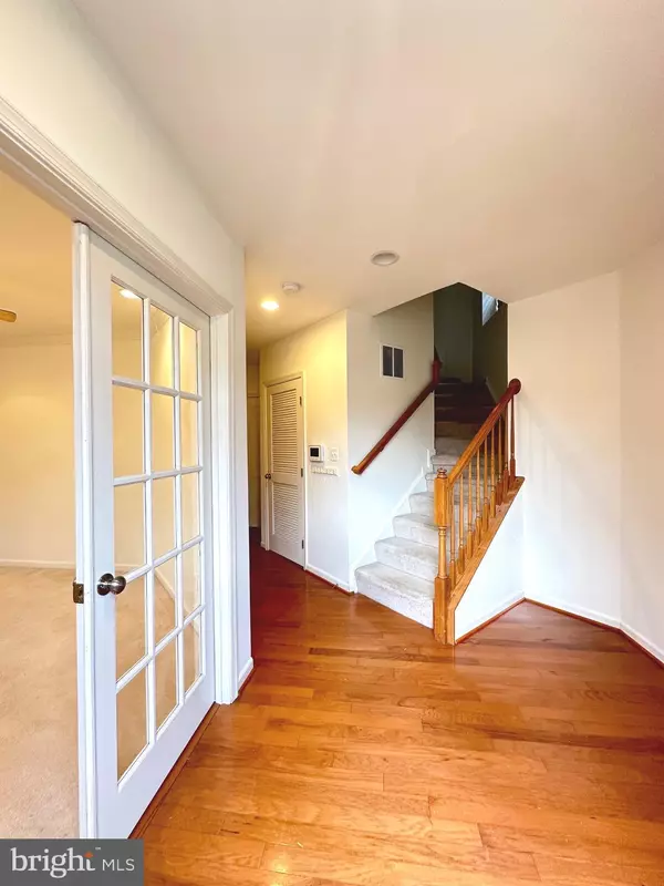 Woodbridge, VA 22191,2100 ABBOTTSBURY WAY