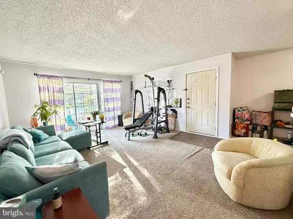 Hamilton, NJ 08619,82 VERSAILLES CT