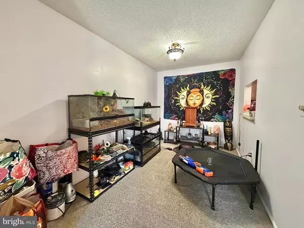 Hamilton, NJ 08619,82 VERSAILLES CT