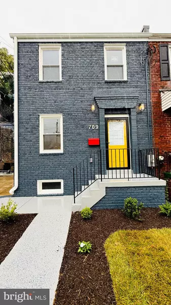 709 ADRIAN ST SE, Washington, DC 20019