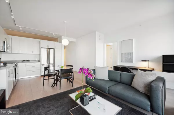 Philadelphia, PA 19104,2930 WALNUT STREET #3822