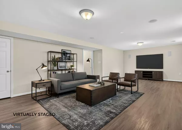 Charles Town, WV 25414,231 COLONIAL DR