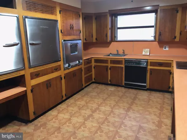 Vineland, NJ 08360,571 W SHERMAN AVE