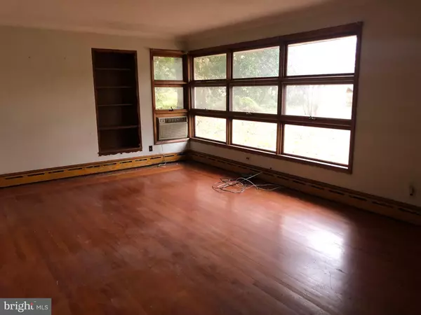 Vineland, NJ 08360,571 W SHERMAN AVE