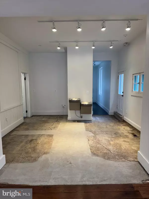 Woodstock, VA 22664,119 N MAIN ST