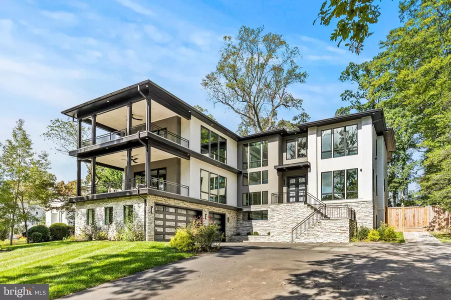 6884 CHURCHILL RD, Mclean, VA 22101