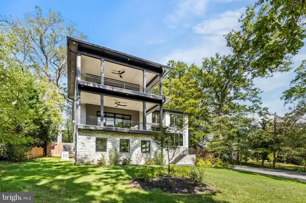 Mclean, VA 22101,6884 CHURCHILL RD