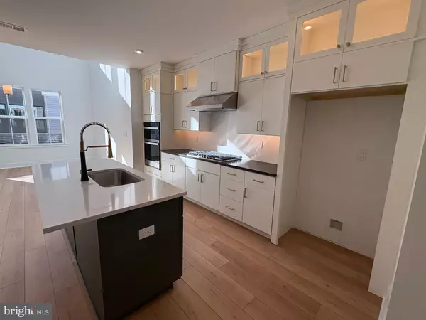 Princeton, NJ 08540,8207 DONATELLO DR #872