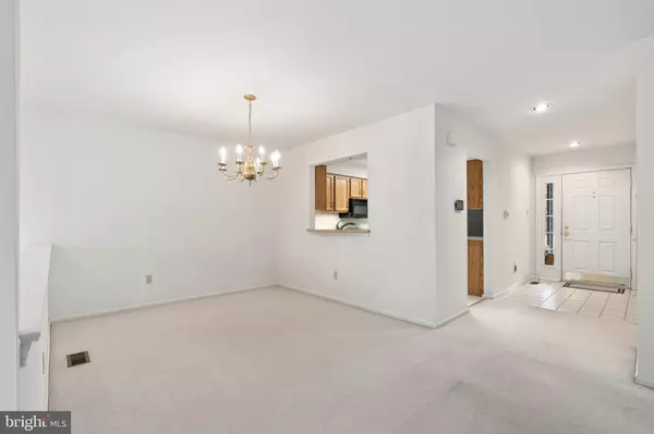 Lambertville, NJ 08530,11 STURBRIDGE CT