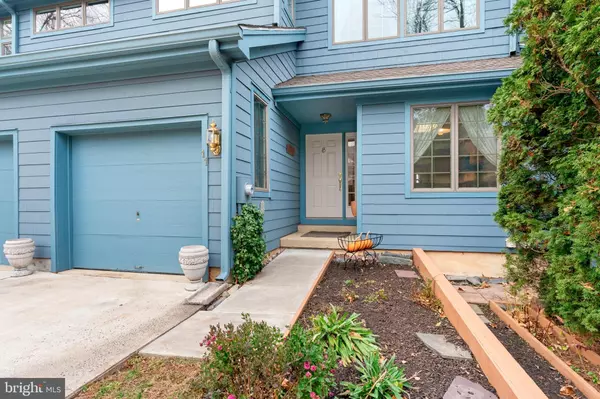 Lambertville, NJ 08530,11 STURBRIDGE CT