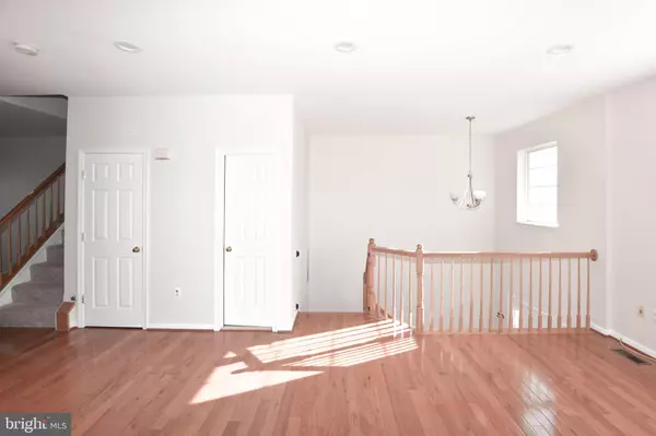 Herndon, VA 20171,2457 ROLLING PLAINS DR