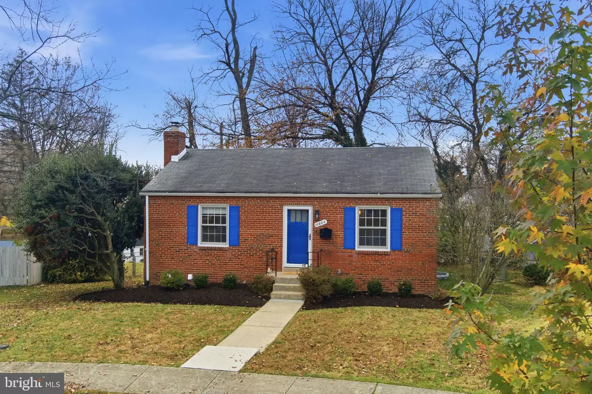 Kensington, MD 20895,10802 STELLA CT