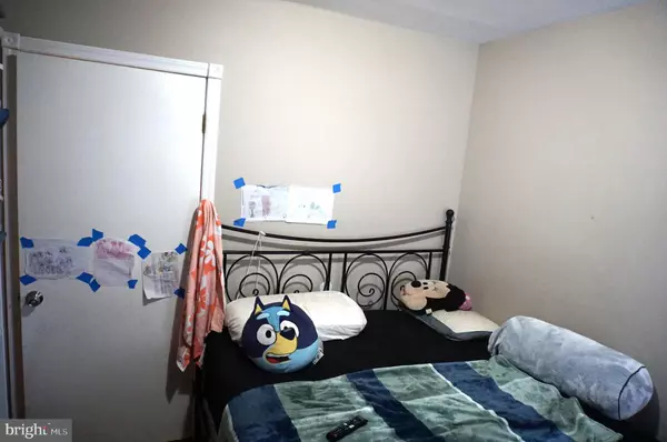 Trenton, NJ 08610,327 WOODLAND ST