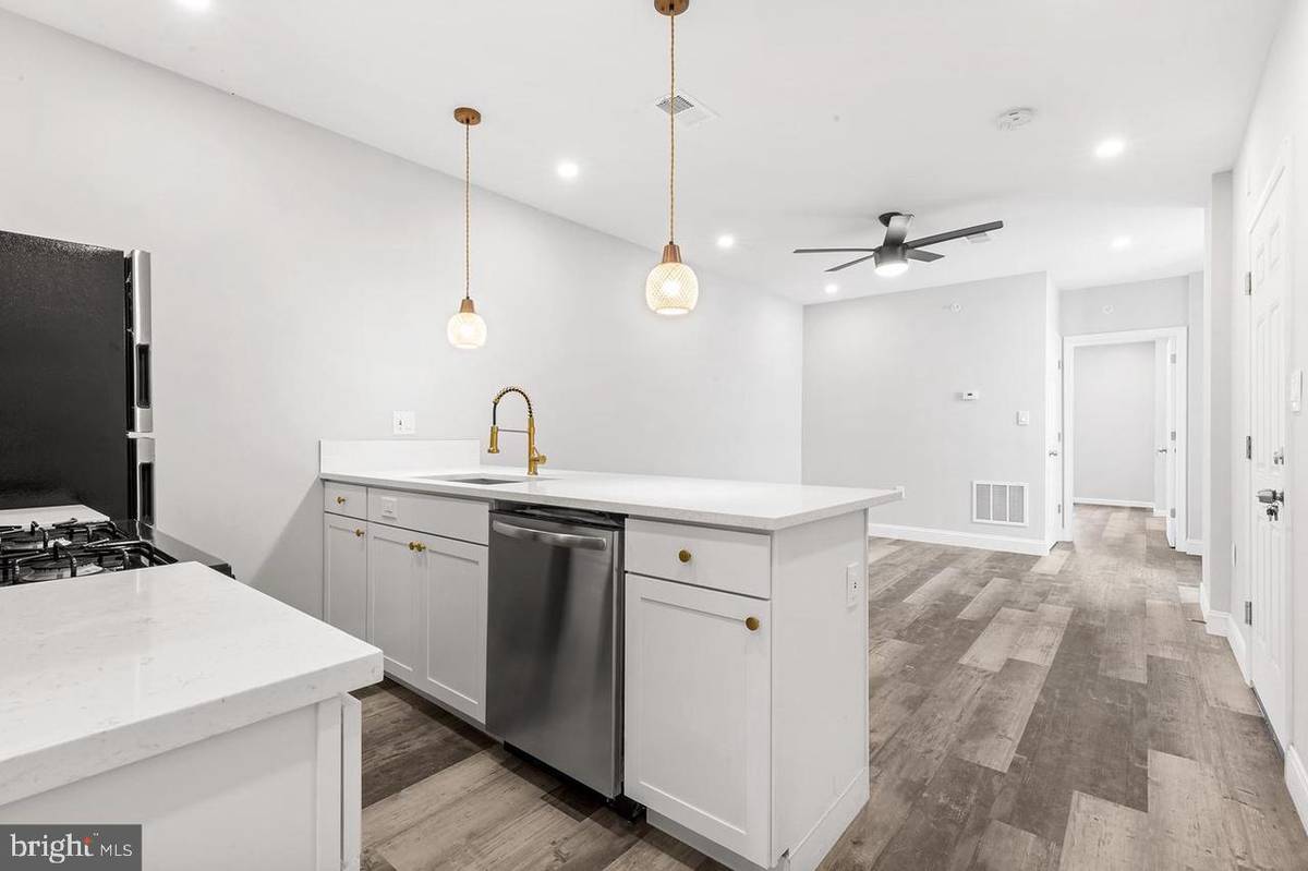 Philadelphia, PA 19139,5706 CHESTNUT ST #2