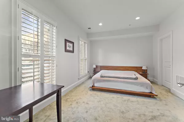 Alexandria, VA 22314,1815 POTOMAC GREENS DR