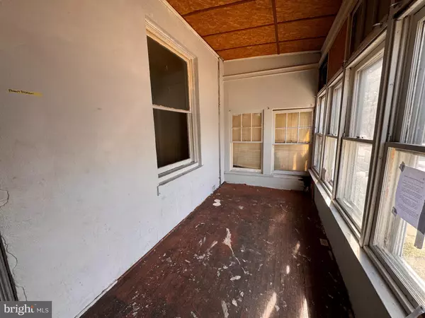 Darby, PA 19023,909 MAPLE TER