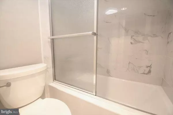 Mclean, VA 22102,8370 GREENSBORO DR #203