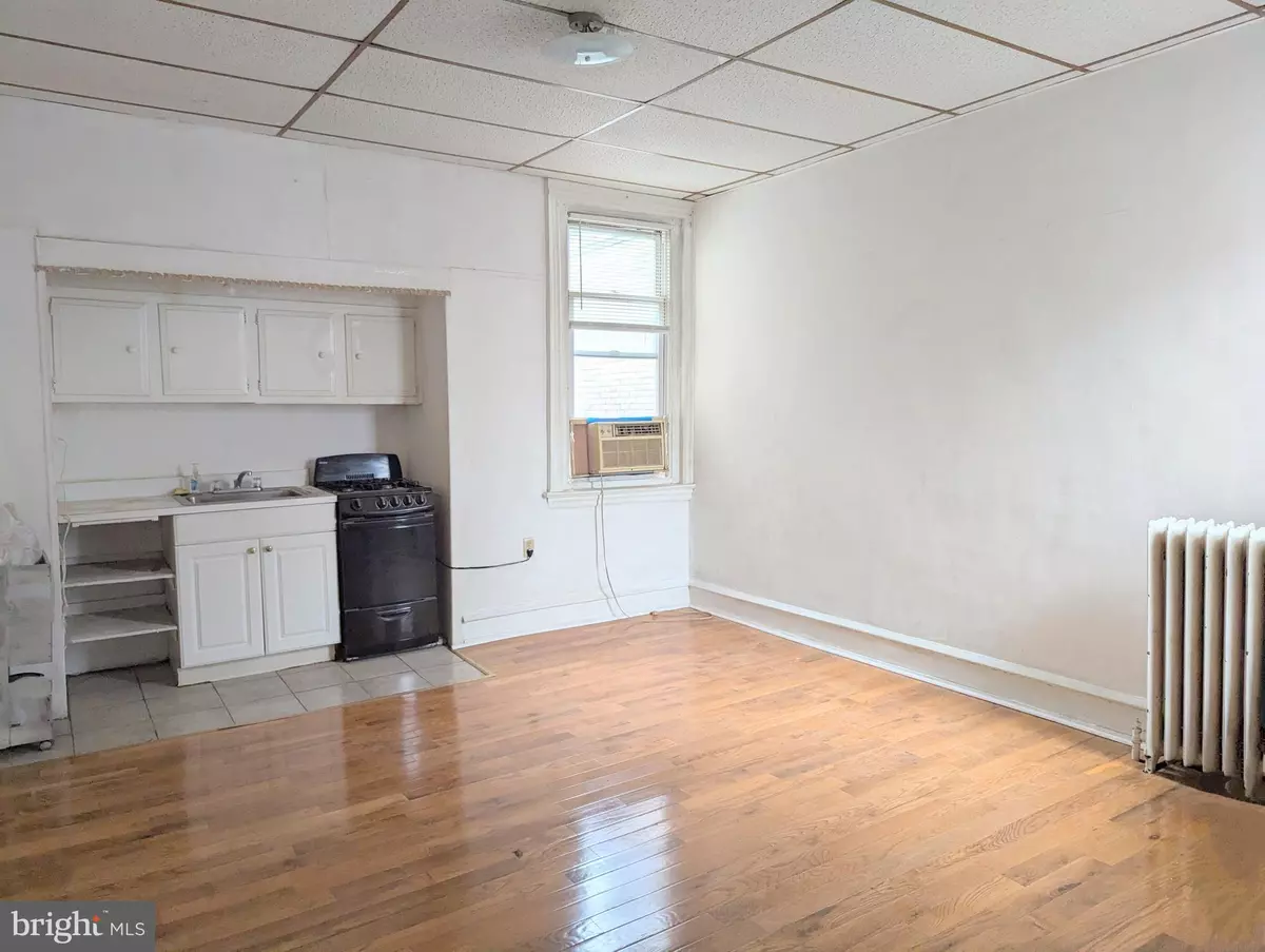 Philadelphia, PA 19145,2224 S BROAD ST