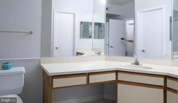 Fairfax, VA 22033,12156 PENDERVIEW TER #1206