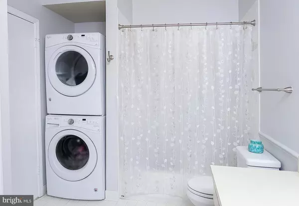 Fairfax, VA 22033,12156 PENDERVIEW TER #1206