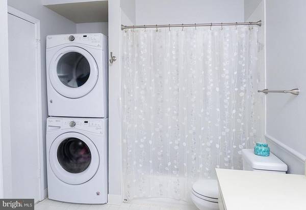 Fairfax, VA 22033,12156 PENDERVIEW TER #1206