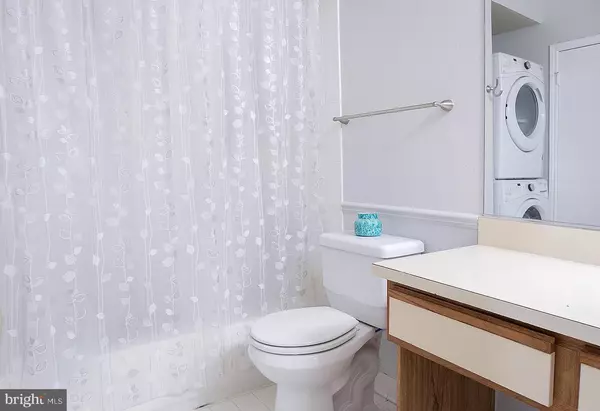 Fairfax, VA 22033,12156 PENDERVIEW TER #1206