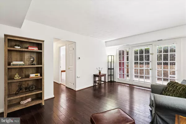 Fairfax, VA 22031,3874 LYNDHURST DR #103