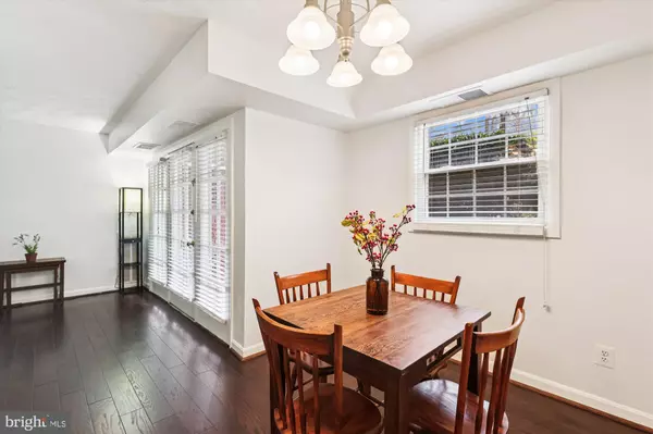 Fairfax, VA 22031,3874 LYNDHURST DR #103