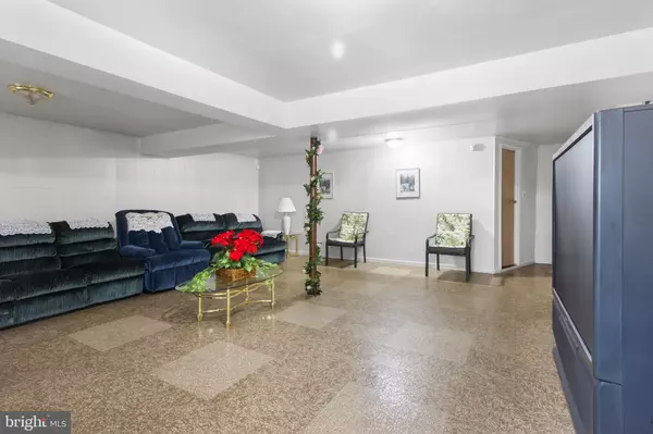 Oxon Hill, MD 20745,419 HAYWORTH PL