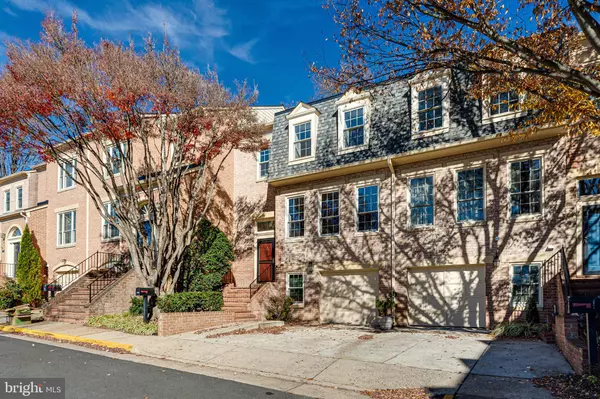 Mclean, VA 22101,1423 MCLEAN MEWS CT