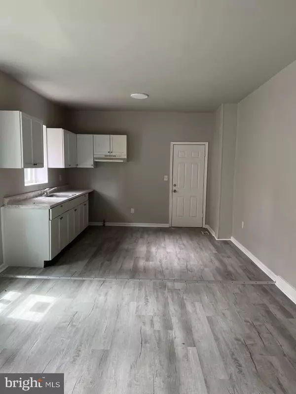 Wilmington, DE 19802,8 E 24TH ST