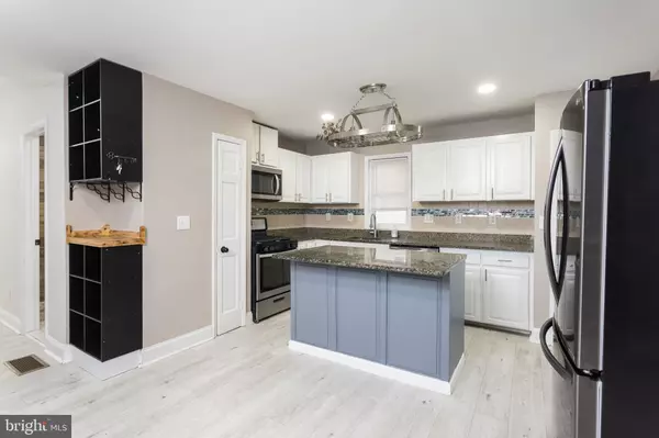 Dundalk, MD 21222,7324 SCHOOL LN