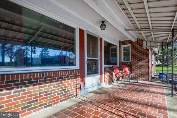 Akron, PA 17501,807 HIGH ST