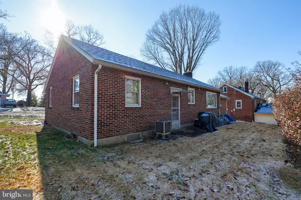 Akron, PA 17501,807 HIGH ST