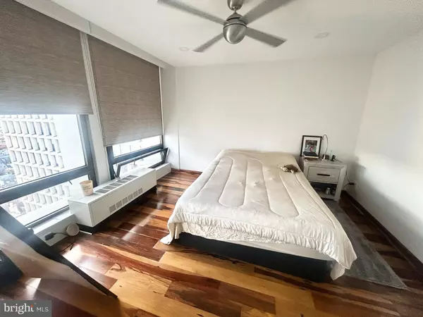 Philadelphia, PA 19106,200 LOCUST ST #27H