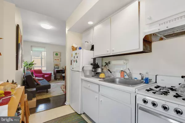 Philadelphia, PA 19103,2137 SPRUCE ST #8