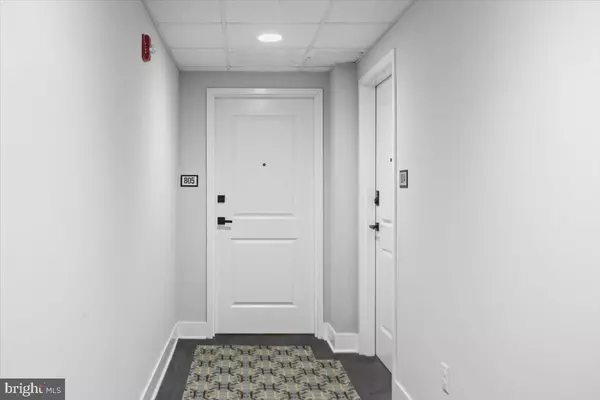 Harrisburg, PA 17101,231 STATE ST #805