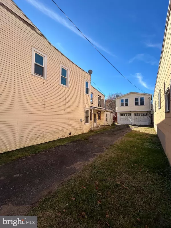 Saint Clair, PA 17970,20 S 2ND ST