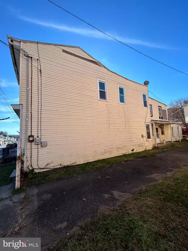 Saint Clair, PA 17970,20 S 2ND ST