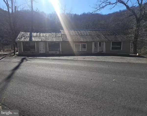 5910 DRY FORD RD, Cedar Bluff, VA 24609