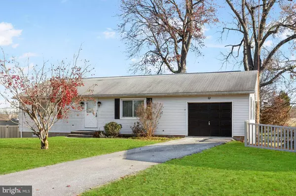 New Oxford, PA 17350,31 E LOCUST LN